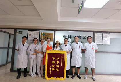 践行医患合一│四川友谊医院肿瘤科一病区为老年患者庆祝生日