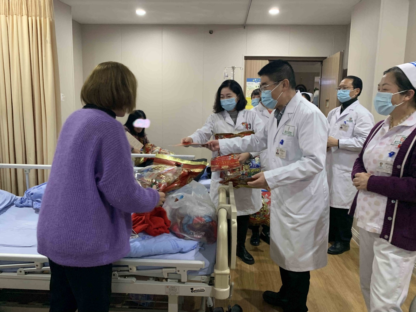 四川友谊医院开展2022年春节前慰问活动