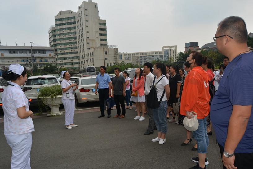 江苏省连云港市社区党组织书记加强城市基层党建工作专题培训班到四川友谊医院参观交流党建工作