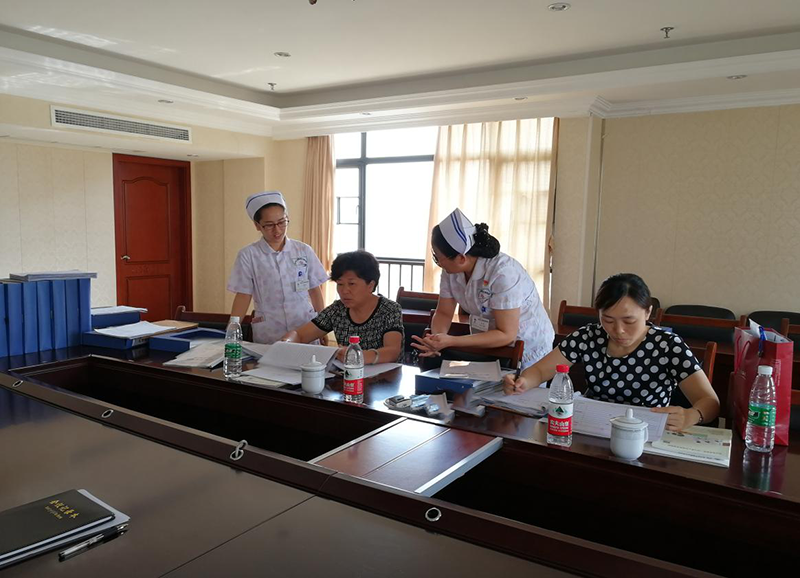 成都市护理学会到四川友谊医院开展优质护理督导检查