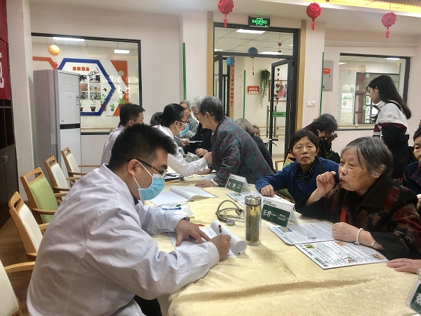 全民健康，健康中国――四川友谊医院举行“2019年服务百姓健康行动”大型义诊活动