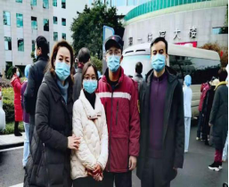 致敬英雄与背后的人