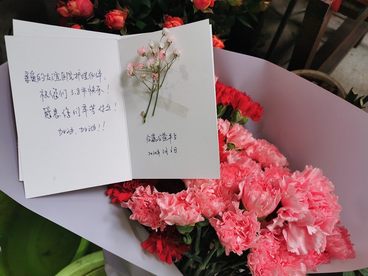 三•八期间，众蕊公益护理平台创始人王锦珠教授慰问四川友谊医院护理工作者