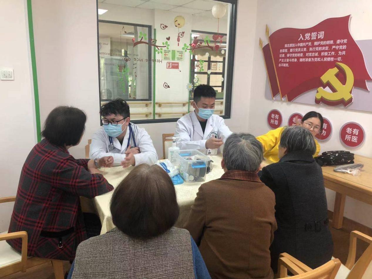 世界卫生日，关爱老人送健康友谊在行动